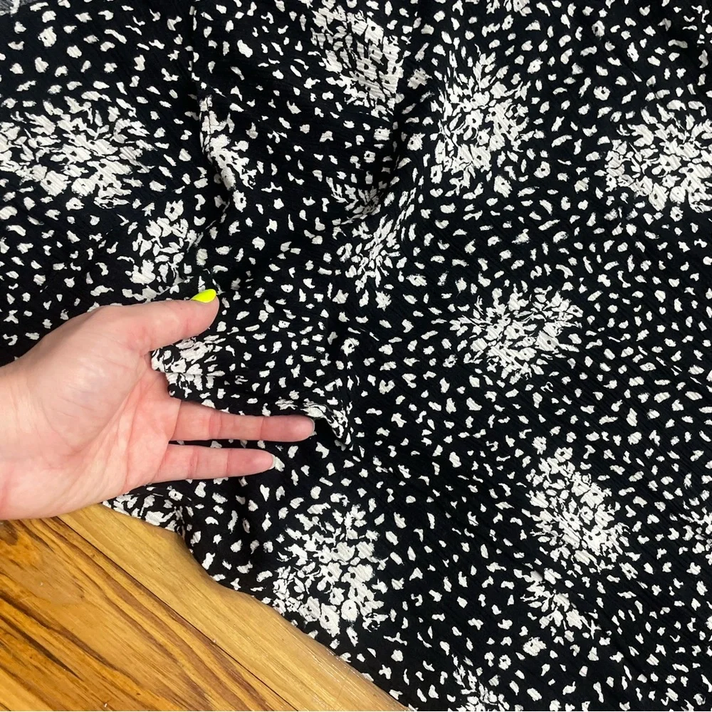 Black and white floral skirt - Picture 9 of 9